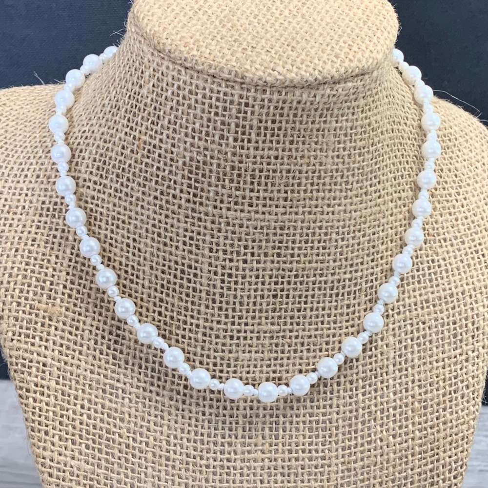 Claires Faux Pearl Graduated Strand Necklace White Silver Tone 16 Inch 4963